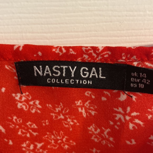 Nasty Gal dress Red with white flowers, spaghetti straps w/side zipper Size 10 - Picture 7 of 9
